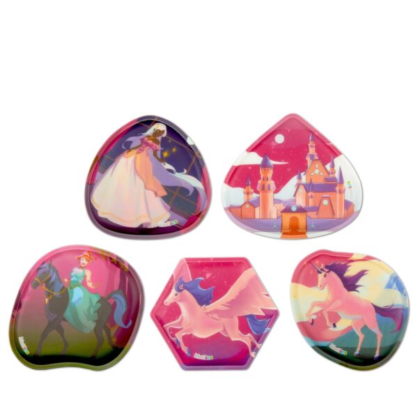 5-teiliges Set der Ergobag Form-Kletties Prinzessin mit bunten, fantasievollen Motiven für eine individuelle Gestaltung von Schulranzen und Sporttaschen.