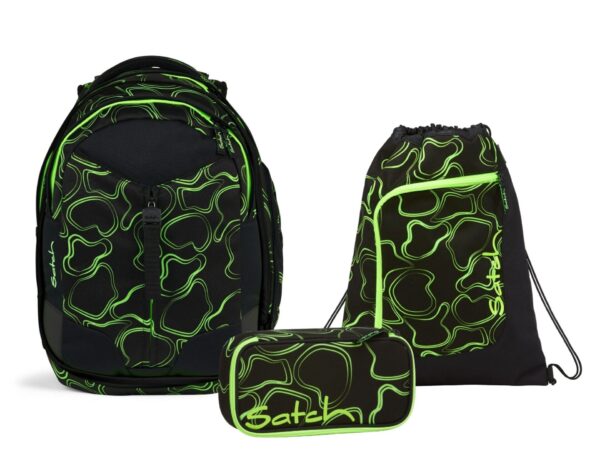 Schulrucksack-Set MATCH Green Supreme 3-teilig, bestehend aus einem ergonomischen Rucksack mit grünem Muster, einem Sportbeutel und einem Etui, ideal für den Schulalltag von Kindern.