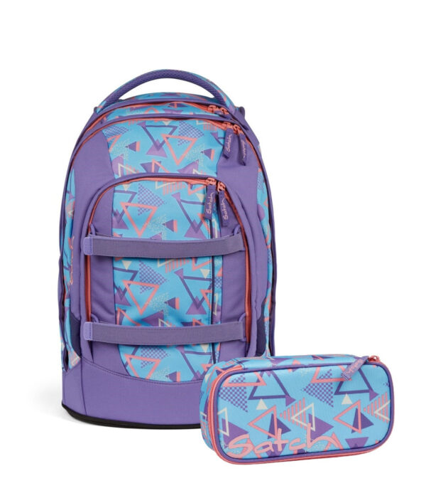 Schulrucksack-Set PACK 80s Dance in lila mit geometrischen Mustern in Blau und Pink, bestehend aus einem Rucksack und einem passenden Etui, ideal für Schüler und Studenten.