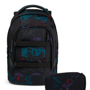 Schulrucksack-Set PACK Night Vision 2-teilig in modernem, grafischem Design, ideal für Schüler. Der Rucksack in Schwarz, Blau, Lila und Rot bietet ergonomischen Komfort und Sicherheit mit reflektierenden Elementen.
