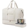 Stilvolle beige Weekender Reisetasche für Damen mit integrierter Kulturtasche und Schuhfach, ideal für Reisen und Sportausflüge.
