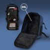 Dunkelblauer Cabin Max Metz Rucksack mit 24 Litern Volumen, seitlich geöffnet, zeigt verschiedene Fächer für Organisation von Reiseutensilien.