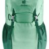 Hochwertiger deuter Junior Kinderrucksack in Spearmint-Seagreen, ideal für Kinder, ausgestattet mit verstellbaren Tragegurten, elastischen Seitentaschen und einem sicher verschließbaren Hauptfach.