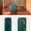 Handgepäck Hartschalen-Koffer Trolley in Aqua Grün mit 4 Doppel-Rollen, ideal für Kurzreisen, abgebildet auf einer Treppe mit rustikalem Hintergrund.