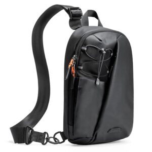 Leichte schwarze Sling Bag X-Row für Herren, spritzwassergeschützte Umhängetasche, ideal für Wandern, Reisen und Outdoor-Aktivitäten.