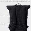 Johnny Urban Rolltop Rucksack in Schwarz für Damen und Herren mit ergonomischer Mesh-Polsterung und abnehmbarem Brustgurt, ideal für Uni, Arbeit und Reisen.
