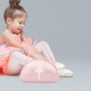 Niedliche Mädchen Balletttasche und kleiner Tänzer im rosa Ballettkleid, ideal für junge Tänzerinnen. Perfekt für den Tanzunterricht oder sportliche Aktivitäten.