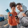 Vielseitige 40L Sporttasche in Pink und Blau mit Blütenmuster, ideal für Sport, Schule und Reisen, wasserabweisend und mit großem Hauptfach