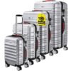 Vierteiliger Koffer Set aus stabiler Hartschale in Silber, bestehend aus Koffern in den Größen S, M, L und XL mit ergonomischen Gelgriffen und 360°-Rollen für müheloses Manövrieren.