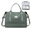 Stylische und praktische Reisetasche für Damen in mattem Grünton, ideal für Reisen, Sport oder Fitness mit exklusivem Schuhfach und wasserdichter Nasstasche.