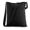 Stylischer Sling Bag in Schwarz mit den Maßen 40 x 34 cm, ideal für den täglichen Gebrauch, aus hochwertigen Textilien gefertigt.