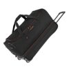 Große, schwarz gefärbte Travelite Trolley Reisetasche mit Rollen, die erweiterbares Volumen von 98 bis 119 Litern bietet, auf einem flachen Untergrund liegend.