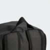 Schwarzer adidas Unisex Classic Foundation Backpack mit weißen Akzenten, ideal für Schule und Freizeit, aus recyceltem Polyester mit hochwertigen Tragekomfort.
