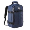 Praktischer Cabin Max Handgepäck Rucksack in Dunkelblau, geeignet für Ryanair-Flüge, aus recyceltem Polyester mit mehreren Taschen und gepolsterten Schulterriemen.