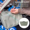 FUCHS & REBELL Crossbody Tasche LUCA in Hell Grün, präsentiert von einer Person, die einen schnellen Zugang zu ihren Utensilien zeigt, ideal für urbanes und sportliches Umfeld.
