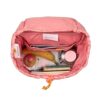 LÄSSIG Kinder Wanderrucksack in Rosa mit komfortablem Design, gefüllt mit Büchern, Obst und Schreibutensilien. Perfekt für Ausflüge und Schule.
