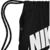 Nike Heritage Drawstring Sporttasche in Schwarz mit Kordelzugverschluss, ideal für Sport und Freizeit, bietet geräumiges Hauptfach und zusätzlichen Stauraum.