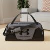 Under Armour Unisex UA Undeniable 5.0 Duffle SM Backpack in modernem Design mit dunklem und hellem Grau, ideal für Sport und Freizeit.