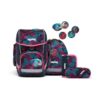Ergonomisches ergobag cubo Set für die 1. Klasse mit Schulrucksack, Umhängetasche, Federmäppchen und weiteren Zubehörteilen in lila, pink und türkis.