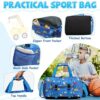 Praktische Sporttasche für Kinder in lebhaftem Blau mit Fahrzeugmotiven, ideal für Sport, Reisen und Übernachtungen, ausgestattet mit mehreren Fächern und Tragegriffen.