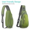 Modernen Schulterrucksack in Army-Grün, ergonomisch und leicht, ideal für Sport und Outdoor-Aktivitäten. Sichtbare gepolsterte Schultergurte und praktische Fächer für optimale Organisation.