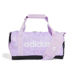 adidas Damen Essentials Linear Duffel Bag in Ice Lavender, Bliss Lilac und White, ideal für Sport und Alltag, gefertigt aus 100% recyceltem Polyester.