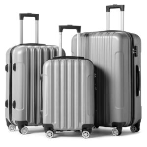 Drei verschiedene Größen von Koffern, darunter Rollkoffer und Hartschalengerät, in Silbergrau ausgestattet mit vier Rädern für einfachen Transport