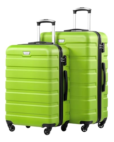 Zwei identische gelbe Reisetaschen mit schwarzen Rädern und silbernen Griffen. Die linke Tasche ist leicht voraus der rechten. Jede Tasche hat ein kleines Logo auf ihrer Vorderseite. Beide sind mit TSA-genehmigten Schlossern ausgestattet und haben jeweils 4 Rollen.