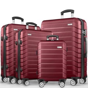 Set aus vier robusten Reisetaschen von tillvex, inklusive Gepäckwaage, Koffergurten und Kofferanhängern. Ideal für langstreckige Flüge und Reisen.