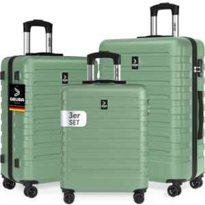 Drei Deuba Travel Koffer in Grün mit schwarzen Rädern und Griffen, auf weißem Hintergrund. Jeder Koffer hat einen Kreuzgurt und PVC-Fächer.
