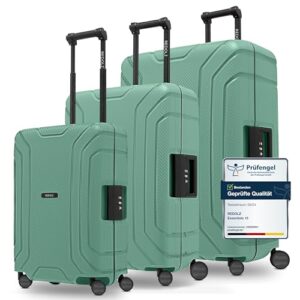 Drei identische Reisetaschen auf weißem Hintergrund. Sie haben eine leuchtende blaue Farbe und sind mit einem geometrischen Muster beschriftet. Die Koffern stehen senkrecht, was ihre schwarzen Griffen und Räder an der Unterseite zeigt. Auf dem rechten mittleren Koffer befindet sich ein weißer Label, das 'REDOLZ Hartschalen Koffer-Set 3-teilig ohne Reißverschluss' liest.