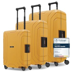 Drei braune Hartschalenschuhe ohne Reißverschluss in verschiedenen Größen - perfekt für Reisen und Urlaub